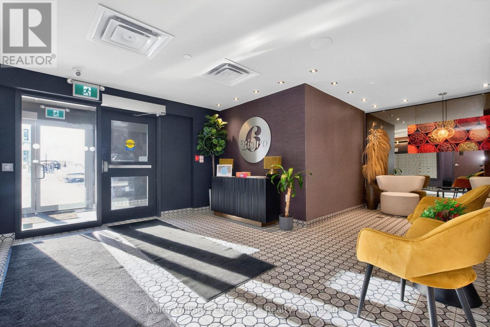 216 - 4 Spice Way, Barrie, Ontario  L9J 0M2 - Photo 3 - S12635724