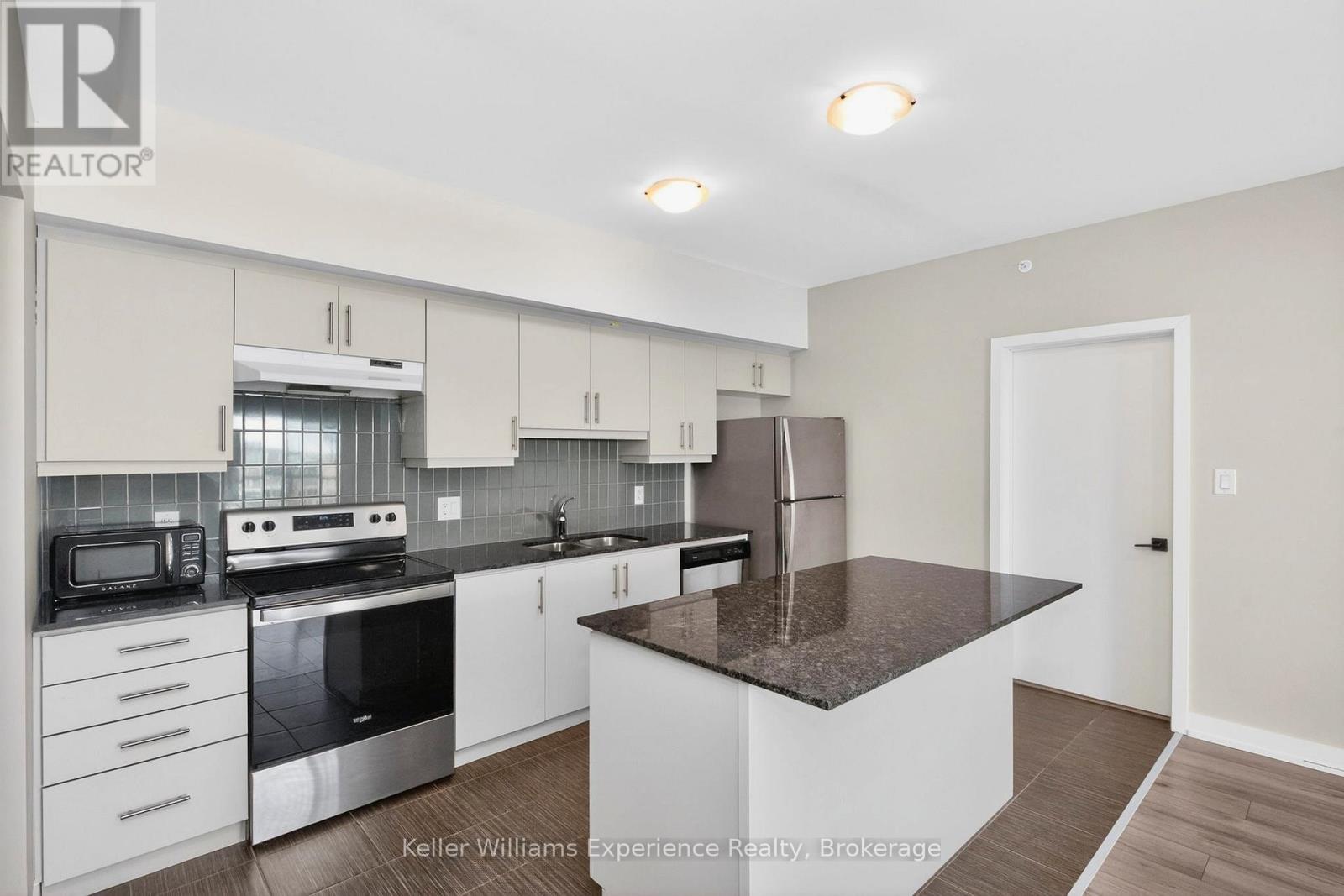 216 - 4 Spice Way, Barrie, Ontario  L9J 0M2 - Photo 9 - S12635724