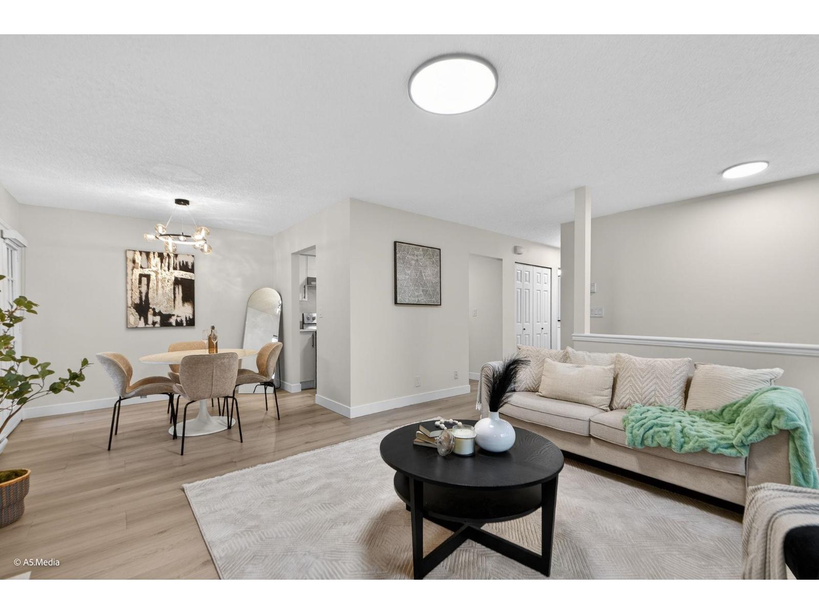 803 10620 150 Street, Surrey, British Columbia  V3R 7S1 - Photo 3 - R3072664