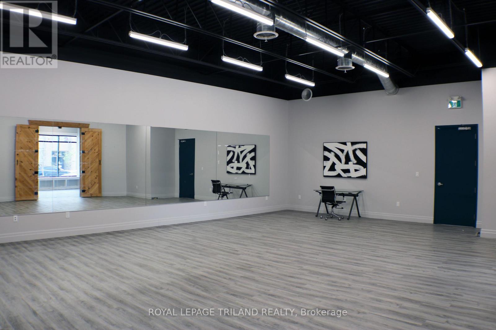 103 - 613 Talbot Street, St. Thomas, Ontario  N5P 1C6 - Photo 2 - X12635748