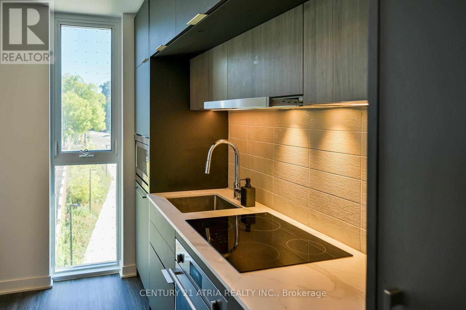 303 - 185 Alberta Avenue, Toronto, Ontario  M6C 0A5 - Photo 10 - C12635708