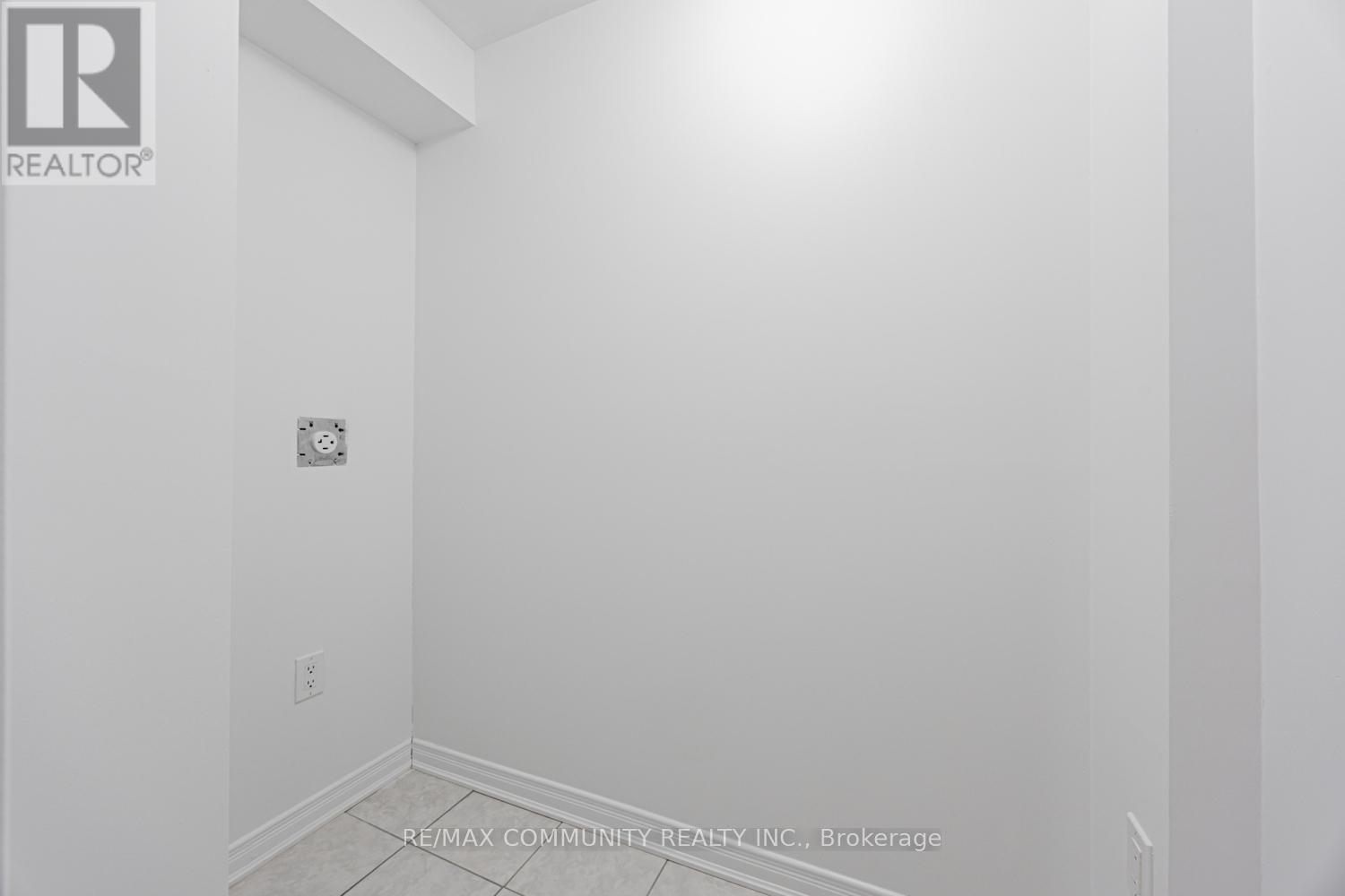 4 Healthcote Lane, Ajax, Ontario  L1Z 0V2 - Photo 10 - E12635750