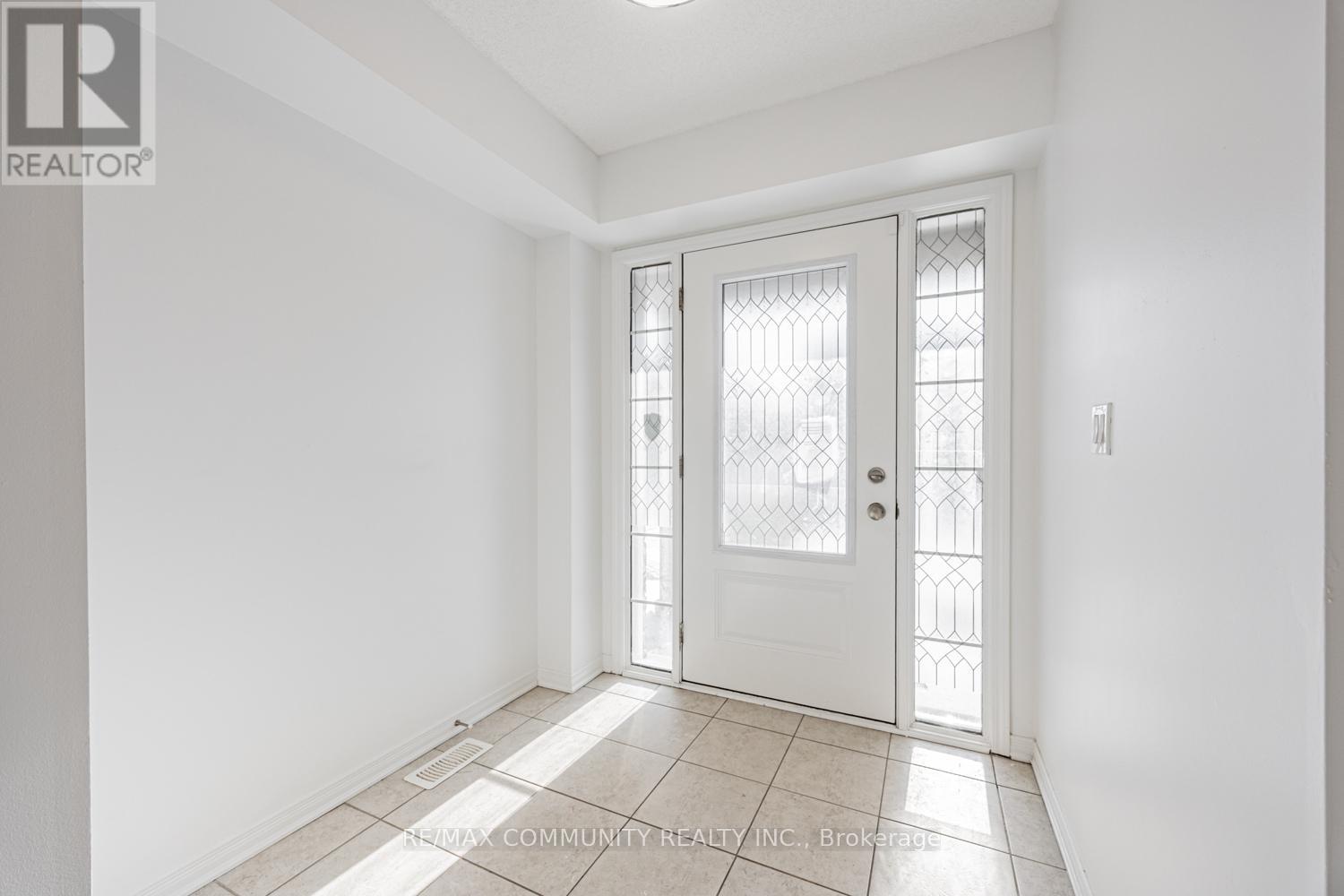 4 Healthcote Lane, Ajax, Ontario  L1Z 0V2 - Photo 3 - E12635750