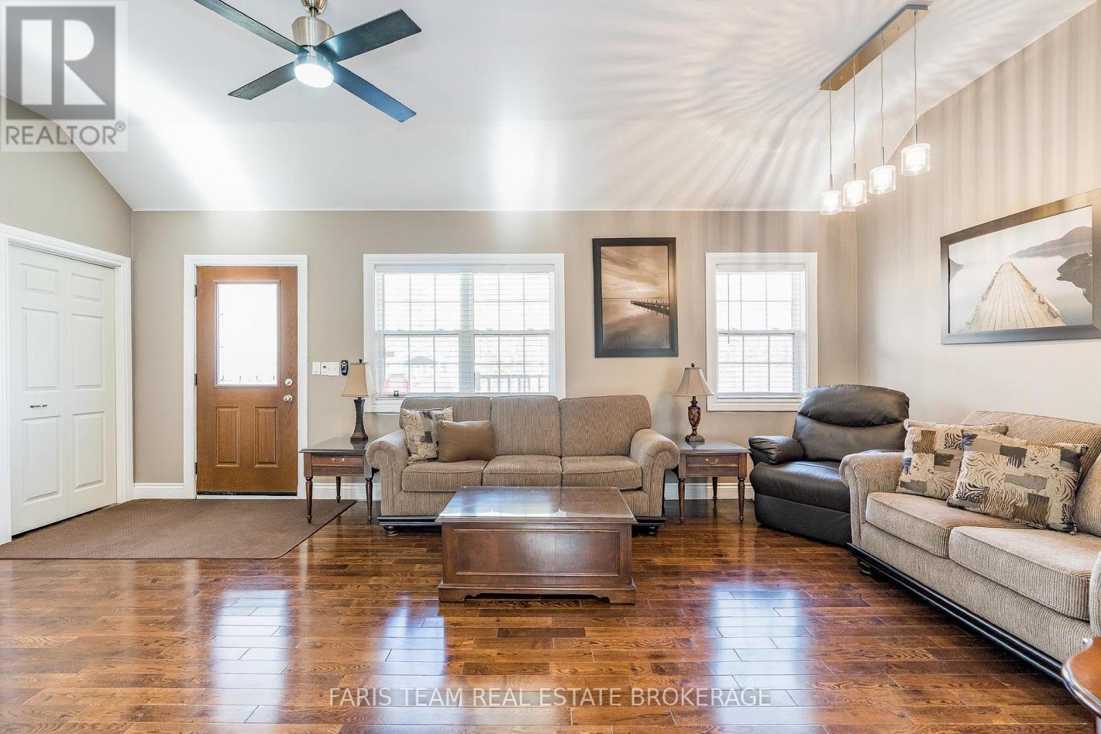 66 Meadows Avenue, Tay, Ontario  L0K 1E0 - Photo 16 - S12481929