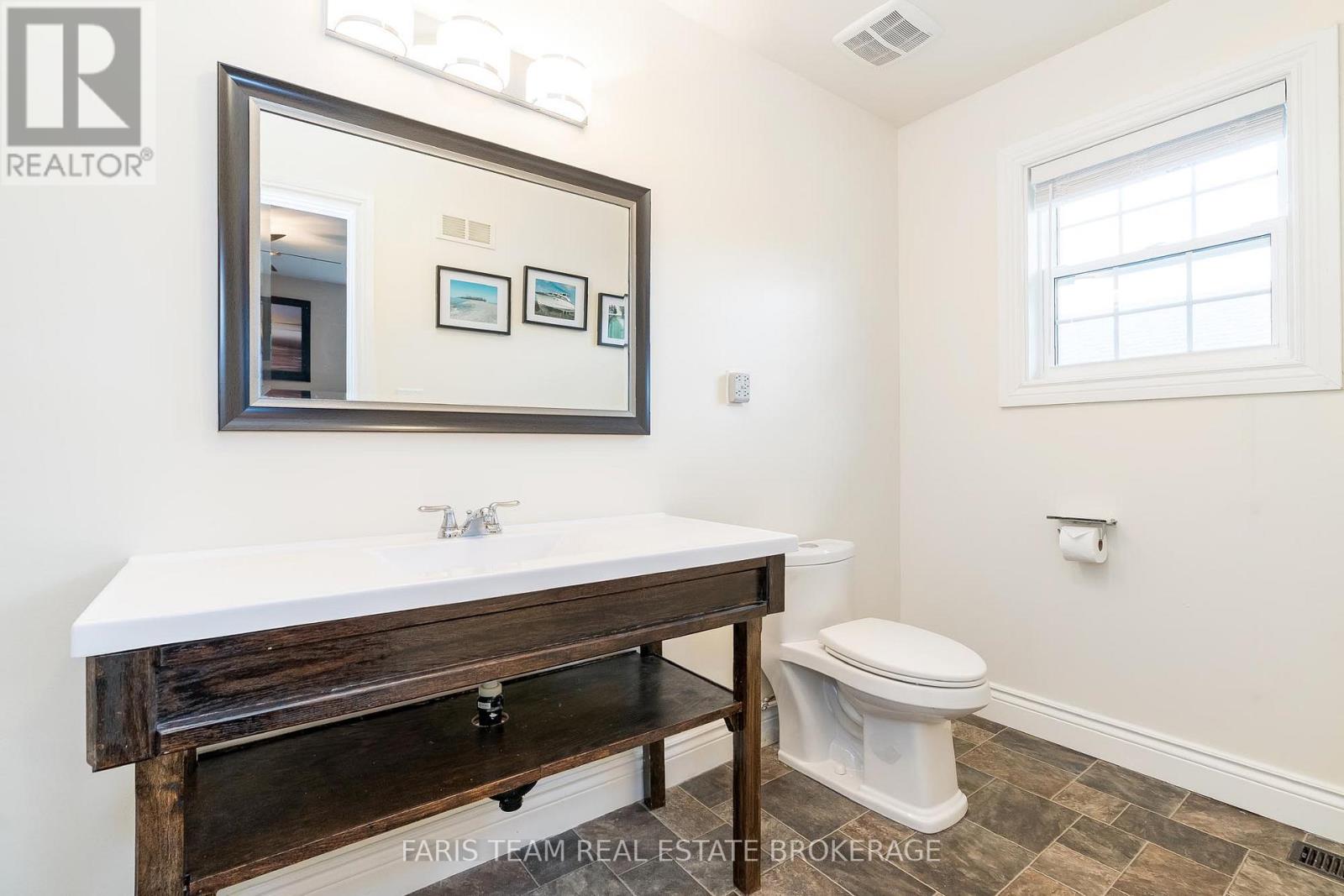 66 Meadows Avenue, Tay, Ontario  L0K 1E0 - Photo 21 - S12481929