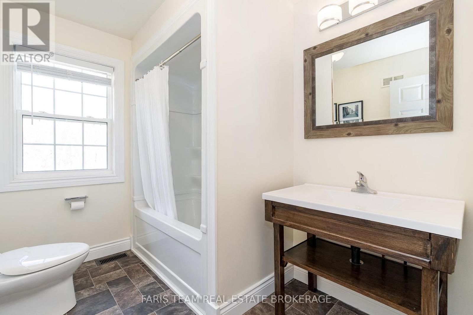 66 Meadows Avenue, Tay, Ontario  L0K 1E0 - Photo 25 - S12481929