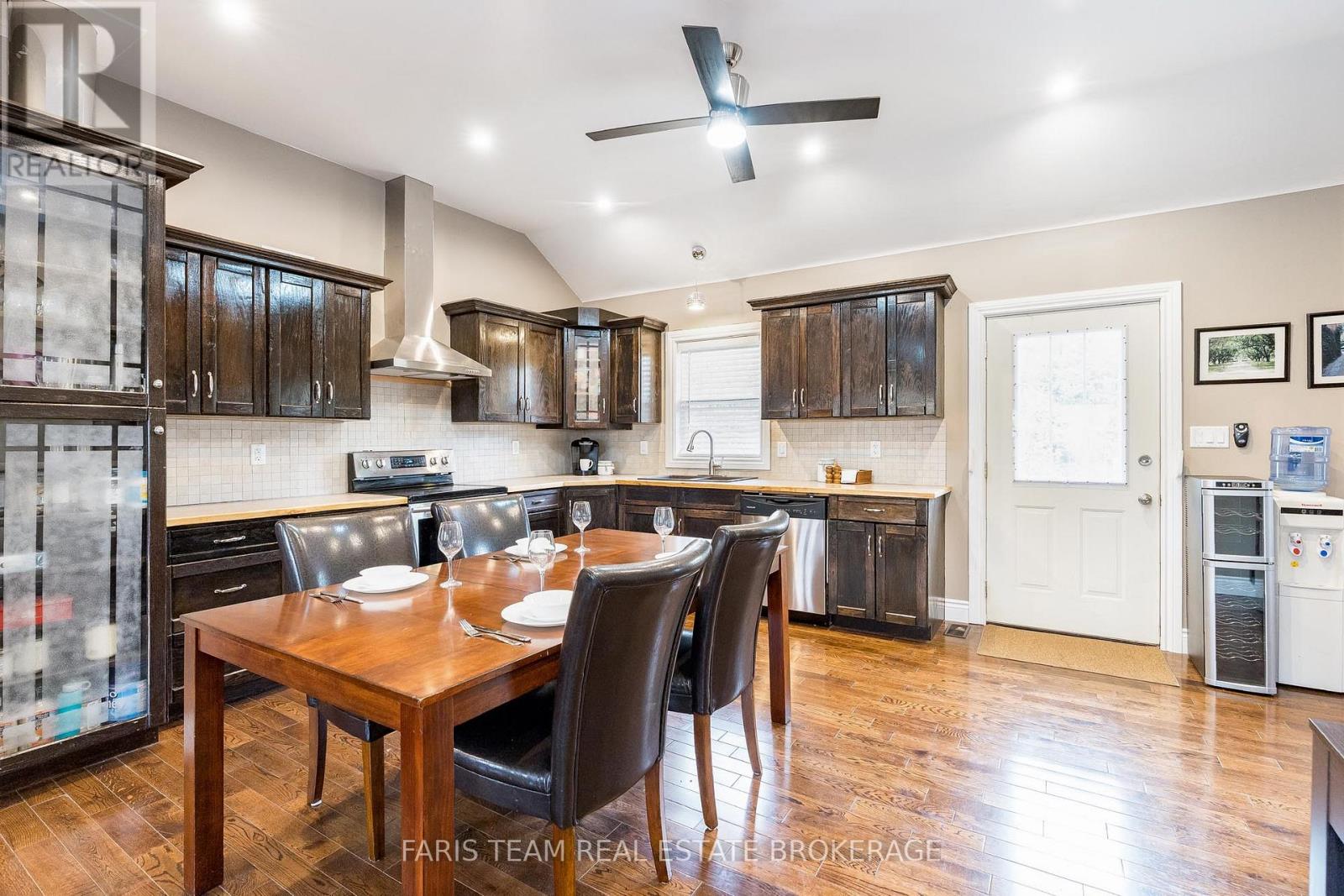 66 Meadows Avenue, Tay, Ontario  L0K 1E0 - Photo 8 - S12481929