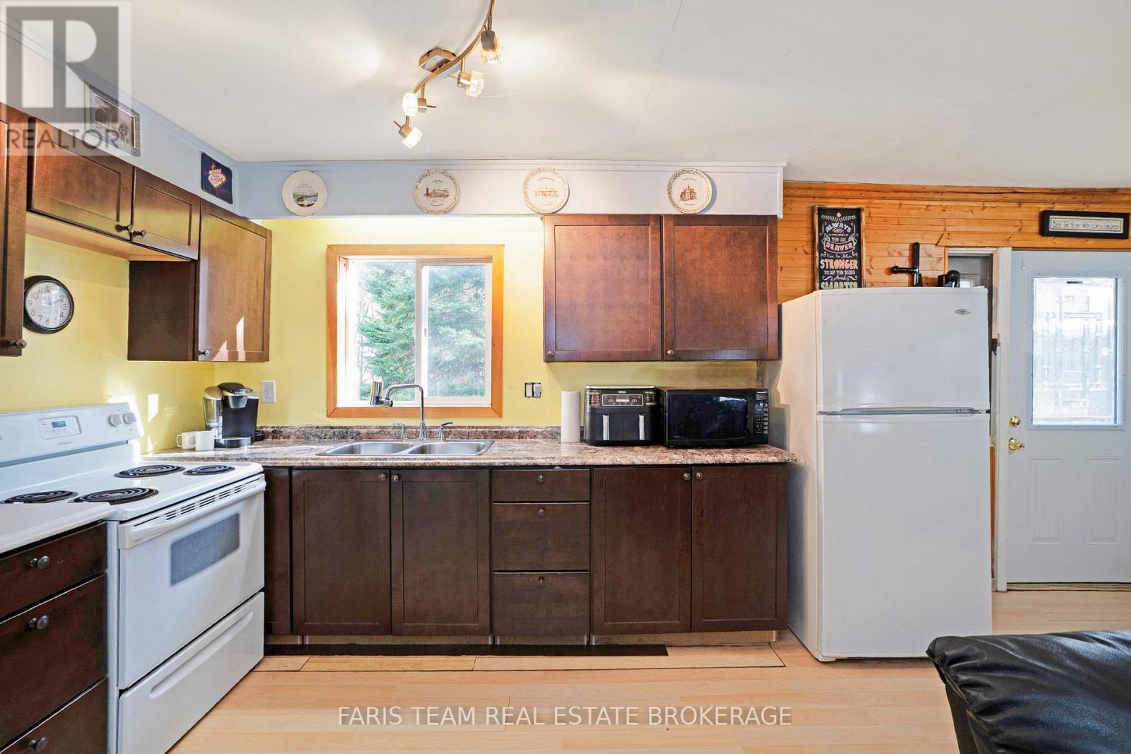 2235 Ron Jones Road E5, Tay, Ontario  L4R 4K3 - Photo 10 - S12540494