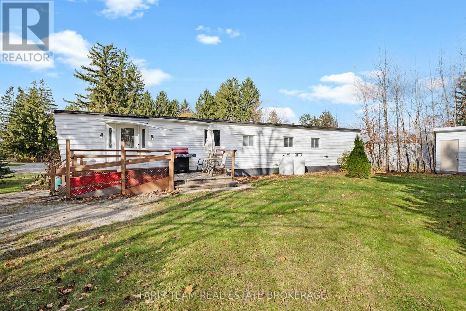 2235 Ron Jones Road E5, Tay, Ontario  L4R 4K3 - Photo 2 - S12540494