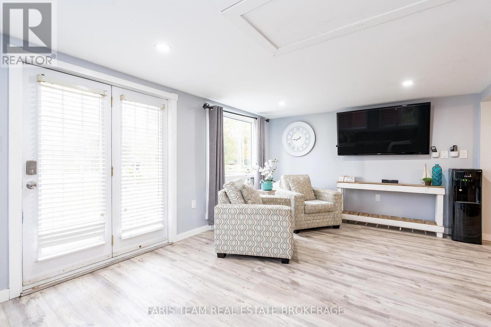 53 Playfair Drive, Tay, Ontario  L0K 2C0 - Photo 14 - S12569050