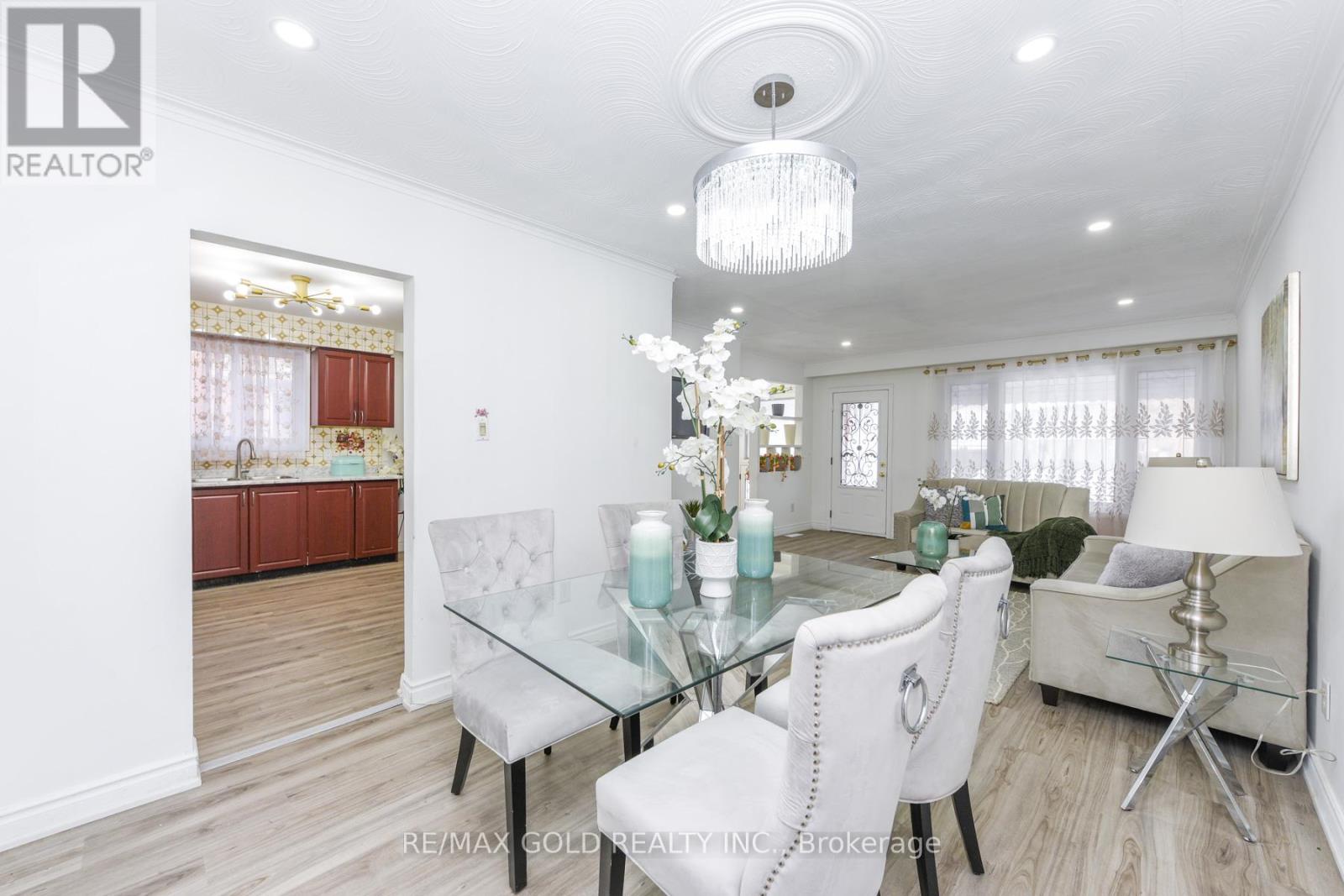 7292 Redfox Road, Mississauga, Ontario L4T 2L8 - Photo 11 - W12635712