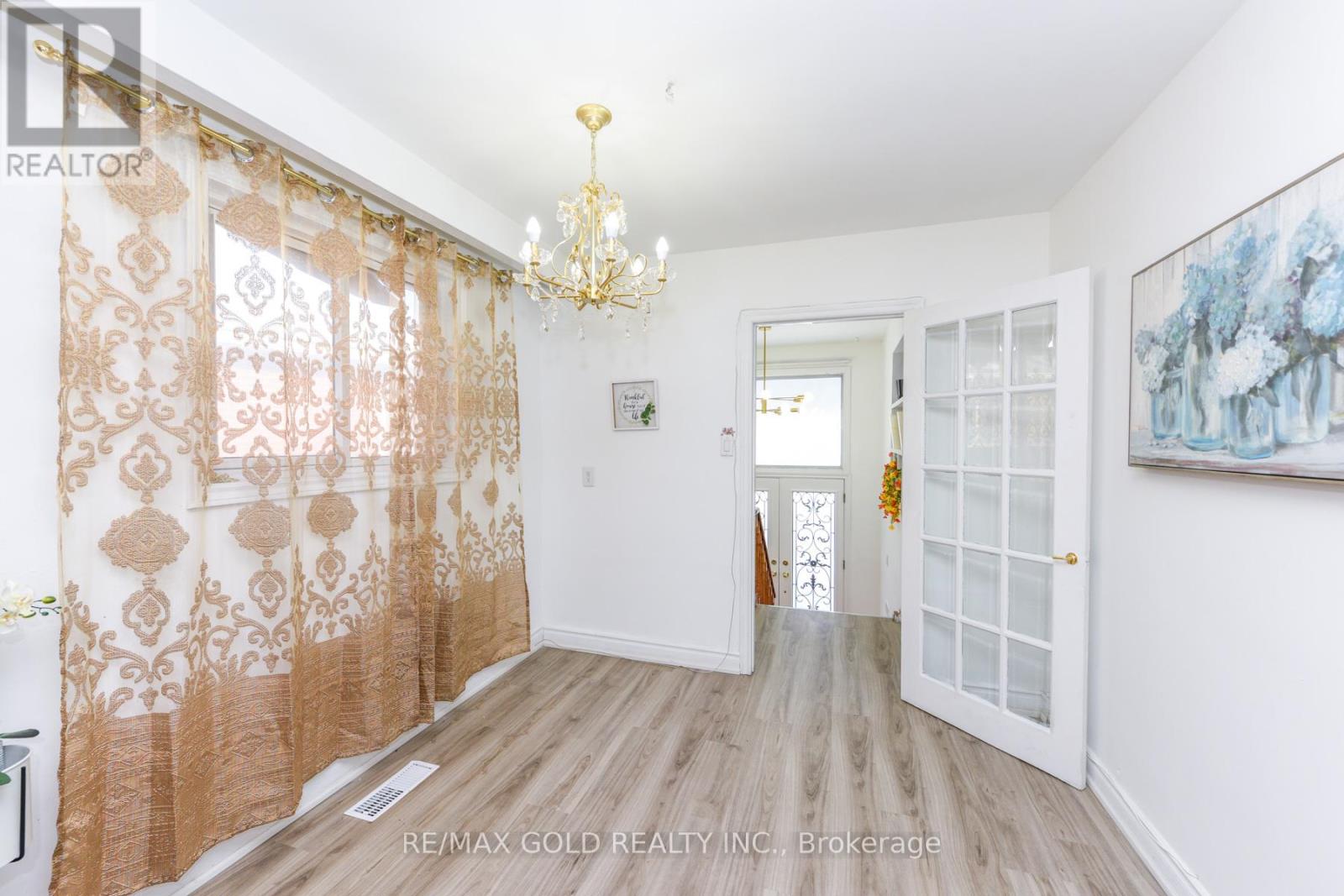 7292 Redfox Road, Mississauga, Ontario L4T 2L8 - Photo 12 - W12635712