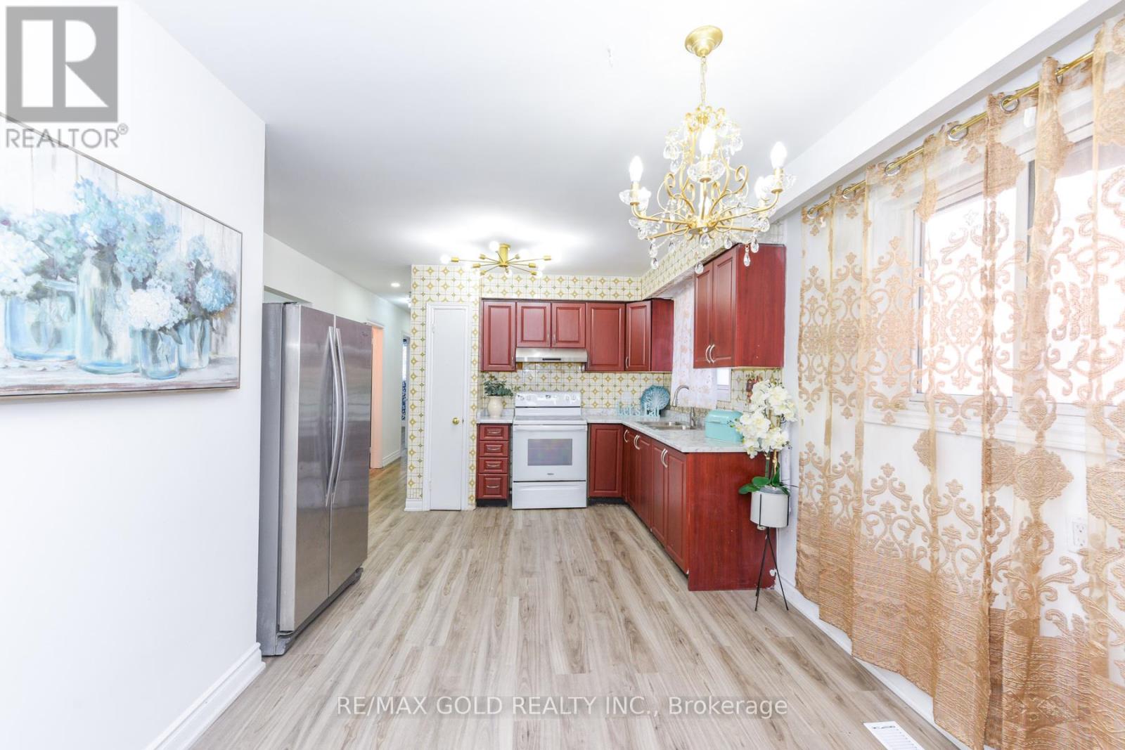 7292 Redfox Road, Mississauga, Ontario L4T 2L8 - Photo 14 - W12635712