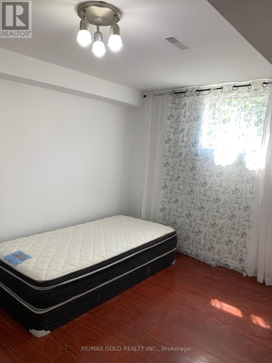 7292 Redfox Road, Mississauga, Ontario L4T 2L8 - Photo 41 - W12635712