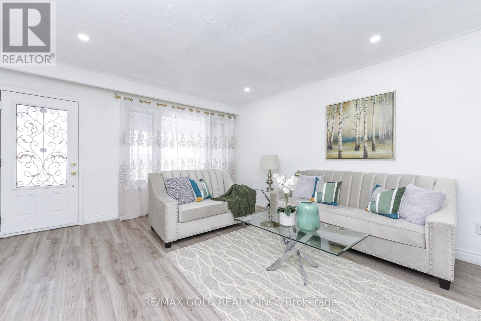 7292 Redfox Road, Mississauga, Ontario L4T 2L8 - Photo 5 - W12635712