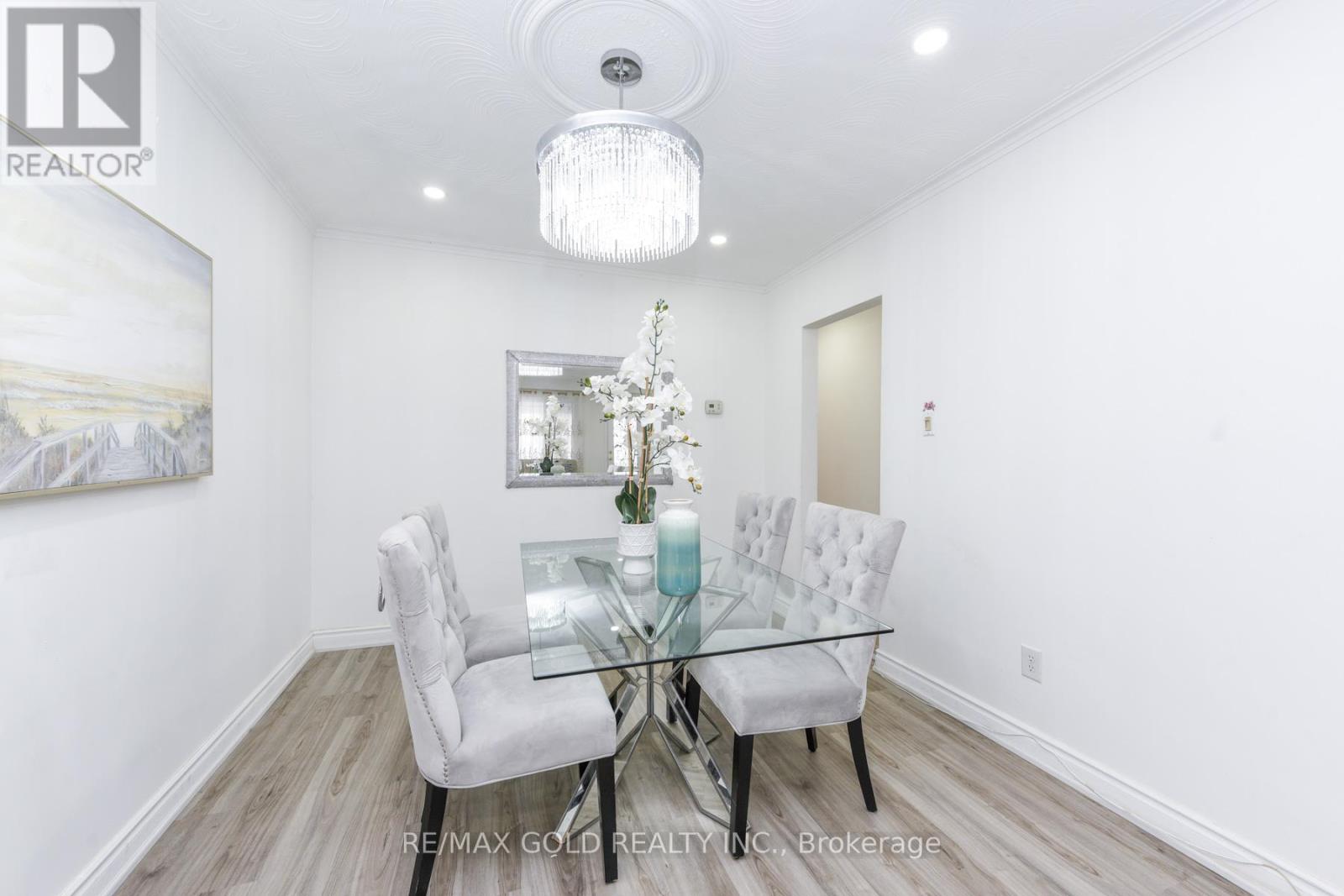 7292 Redfox Road, Mississauga, Ontario L4T 2L8 - Photo 7 - W12635712