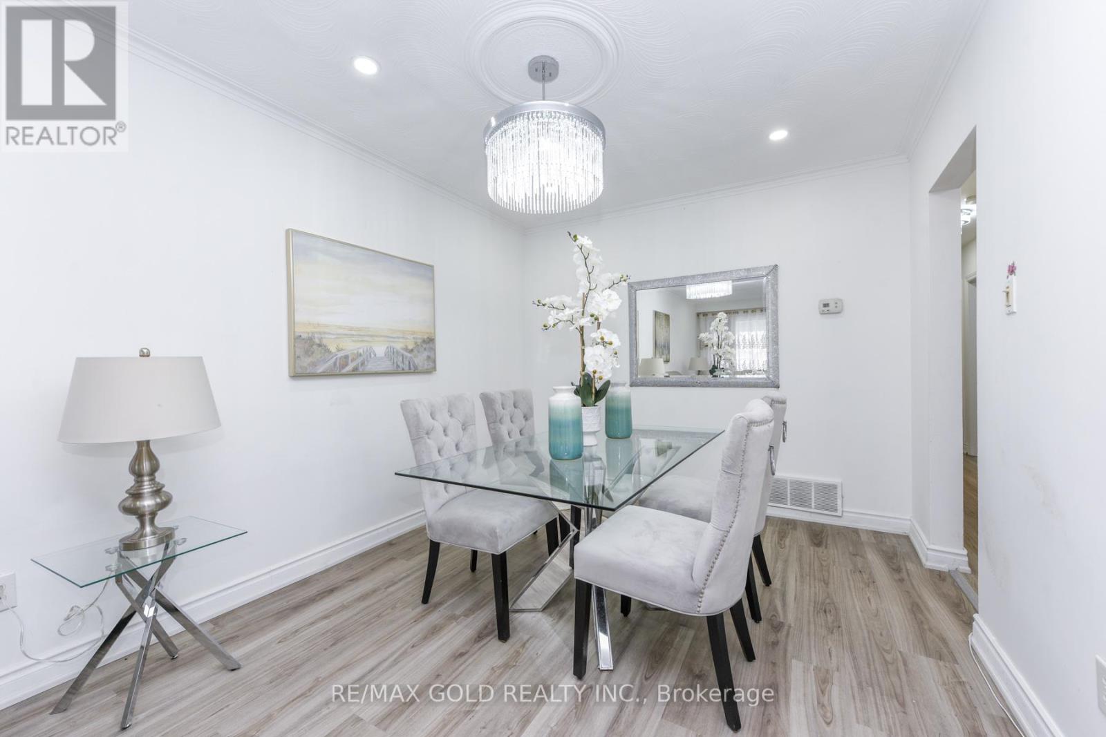 7292 Redfox Road, Mississauga, Ontario L4T 2L8 - Photo 9 - W12635712