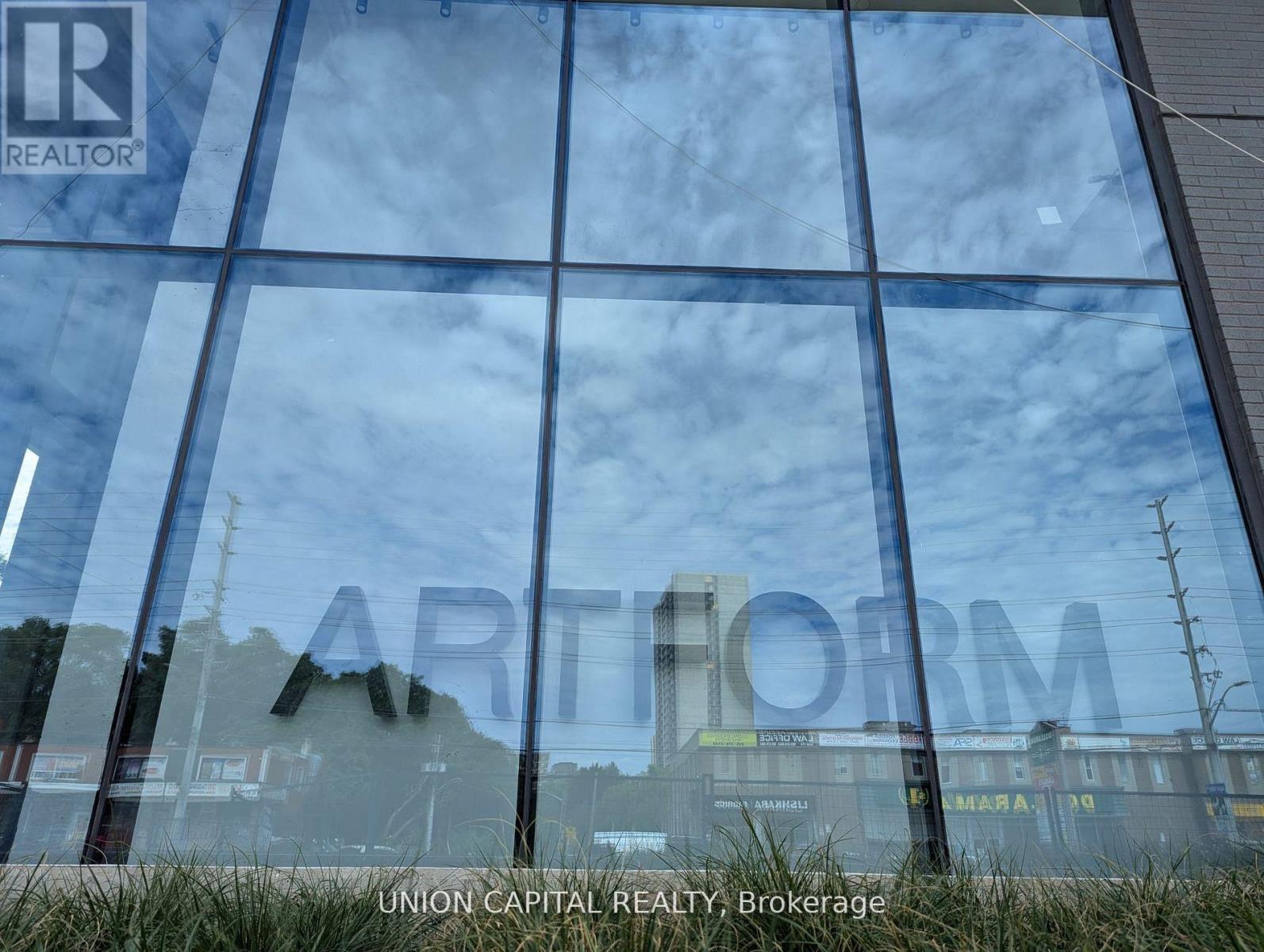 915 - 86 Dundas Street E, Mississauga (Cooksville), Ontario  L5A 0B1 - Photo 2 - W12635752