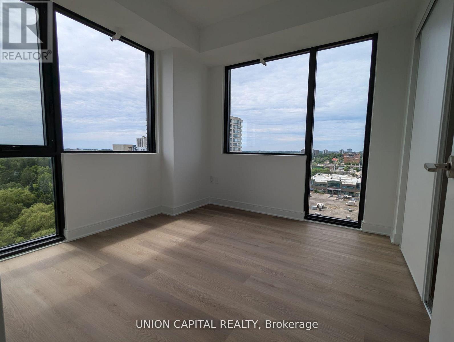 915 - 86 Dundas Street E, Mississauga (Cooksville), Ontario  L5A 0B1 - Photo 6 - W12635752