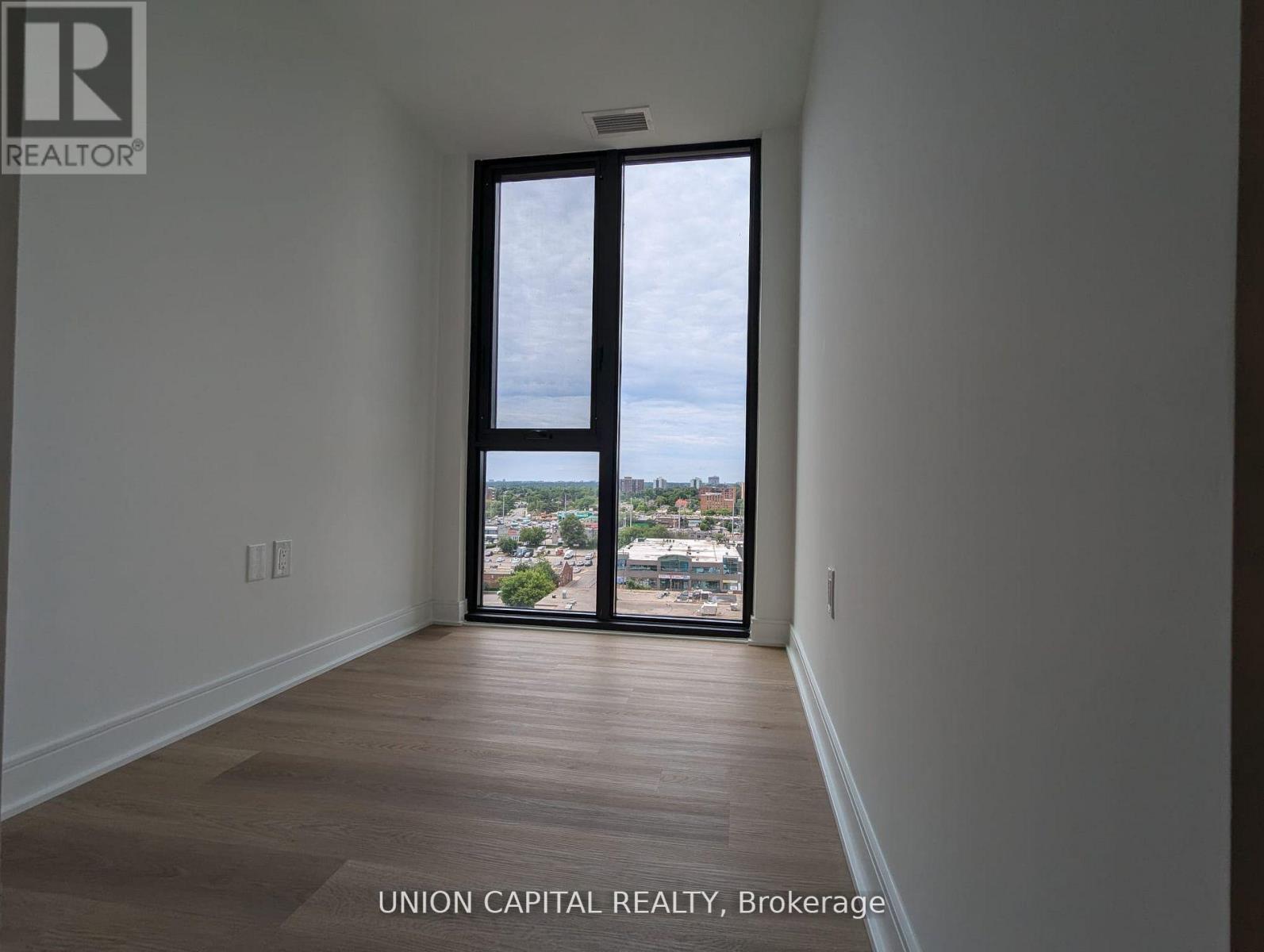 915 - 86 Dundas Street E, Mississauga (Cooksville), Ontario  L5A 0B1 - Photo 7 - W12635752