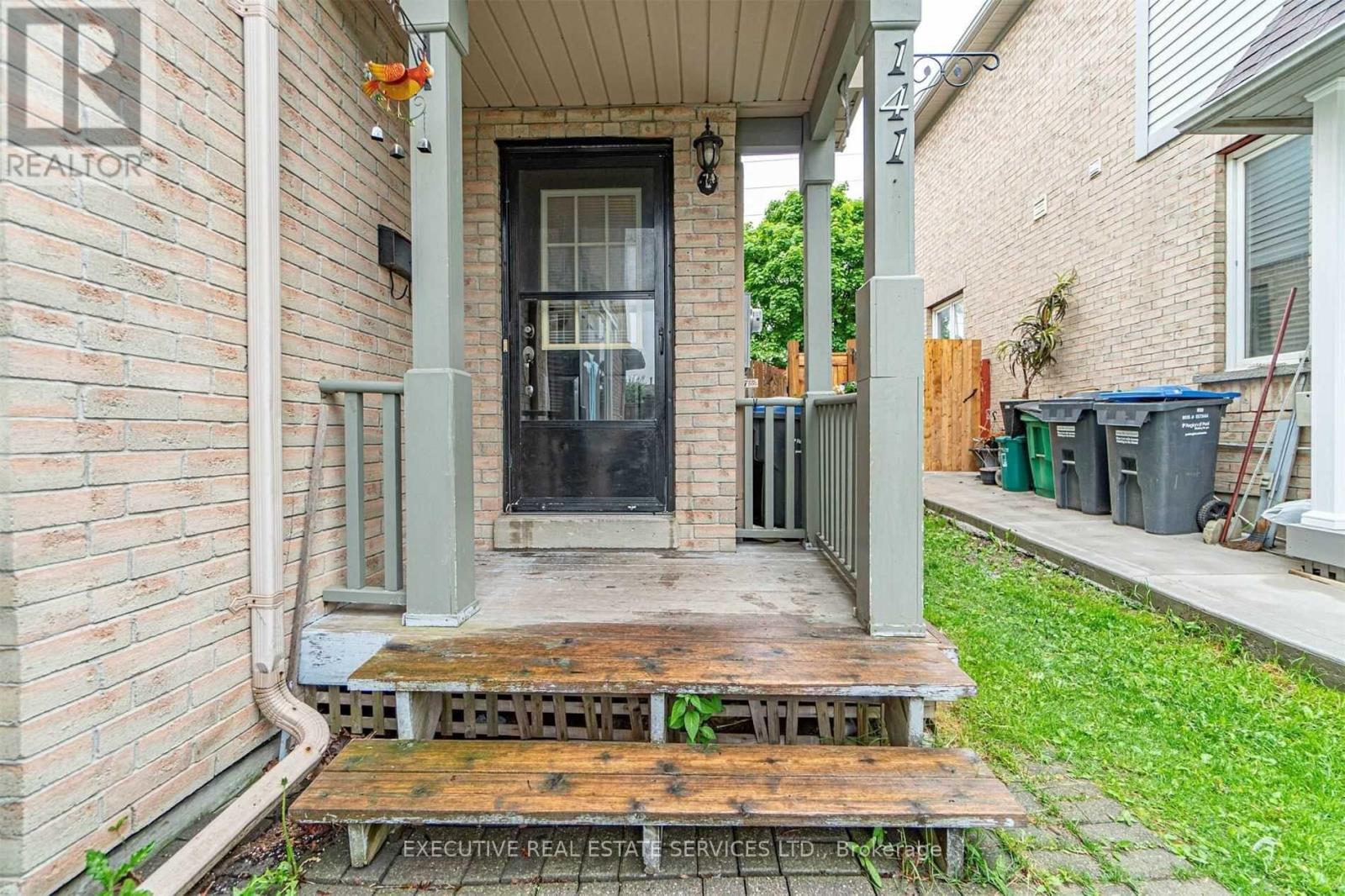 141 Chipmunk Crescent, Brampton, Ontario  L6R 1B7 - Photo 3 - W12635760