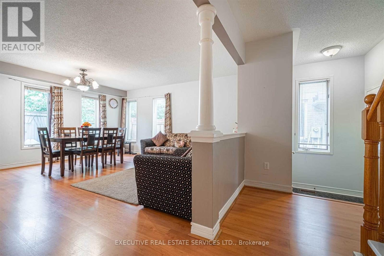 141 Chipmunk Crescent, Brampton, Ontario  L6R 1B7 - Photo 6 - W12635760