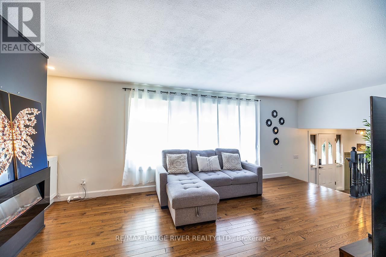 229 Liberty Street N, Clarington (Bowmanville), Ontario  L1C 2M6 - Photo 6 - E12635800