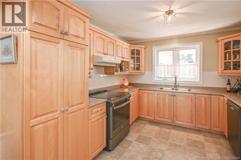 245 Saint-Pierre E Boulevard, Caraquet, New Brunswick  E1W 1B1 - Photo 18 - NB131309