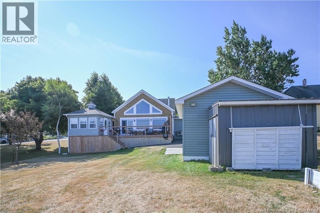 245 Saint-Pierre E Boulevard, Caraquet, New Brunswick  E1W 1B1 - Photo 12 - NB131309