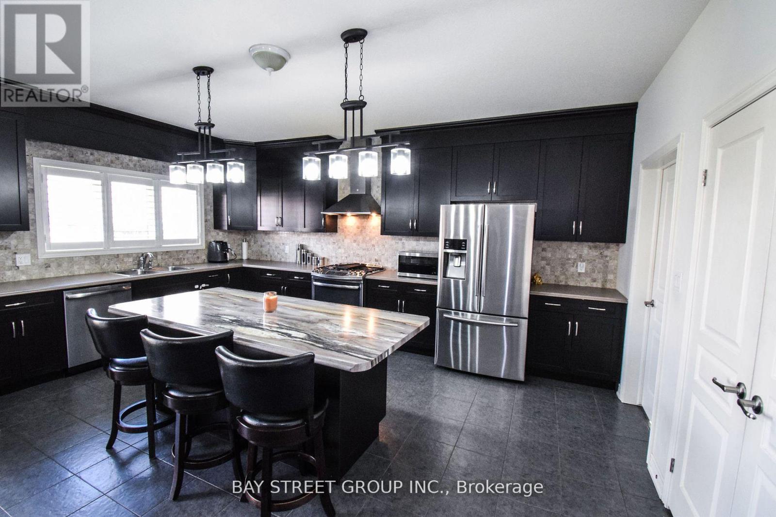 490 Silverwood Avenue, Welland (Coyle Creek), Ontario  L3C 0C6 - Photo 11 - X12635720