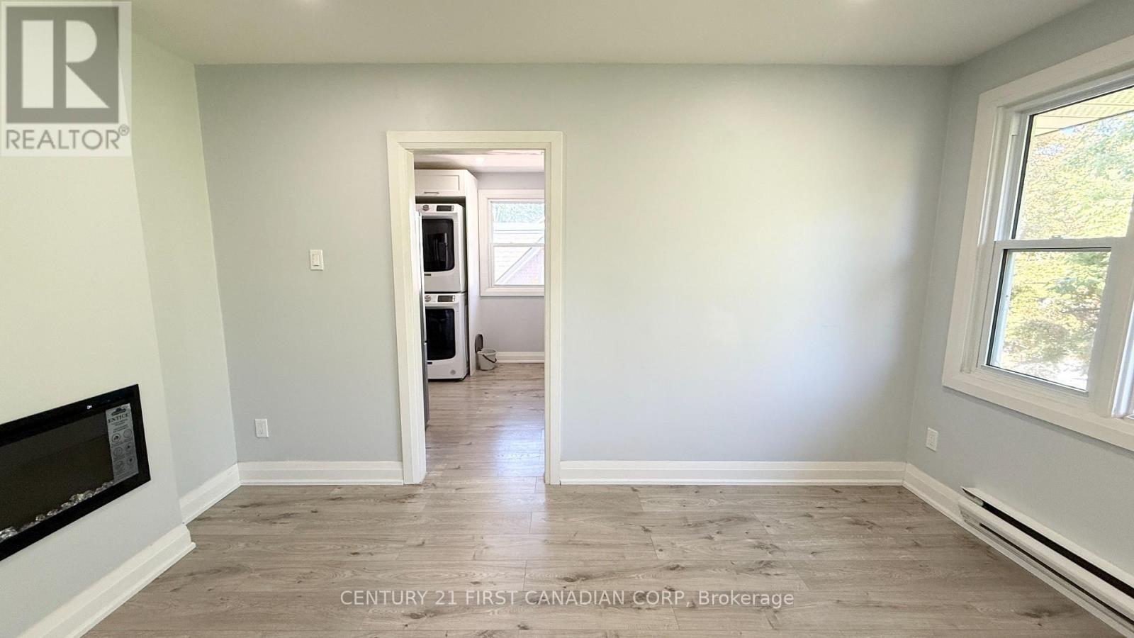 Upper Apartment - 17 Carfrae Crescent, London South, Ontario  N6C 4A8 - Photo 12 - X12635922