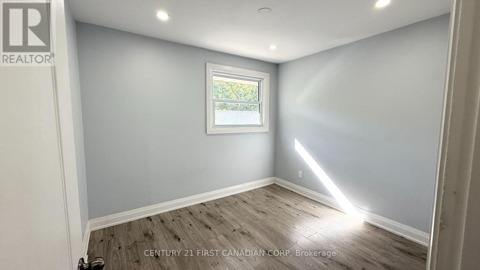 Upper Apartment - 17 Carfrae Crescent, London South, Ontario  N6C 4A8 - Photo 21 - X12635922