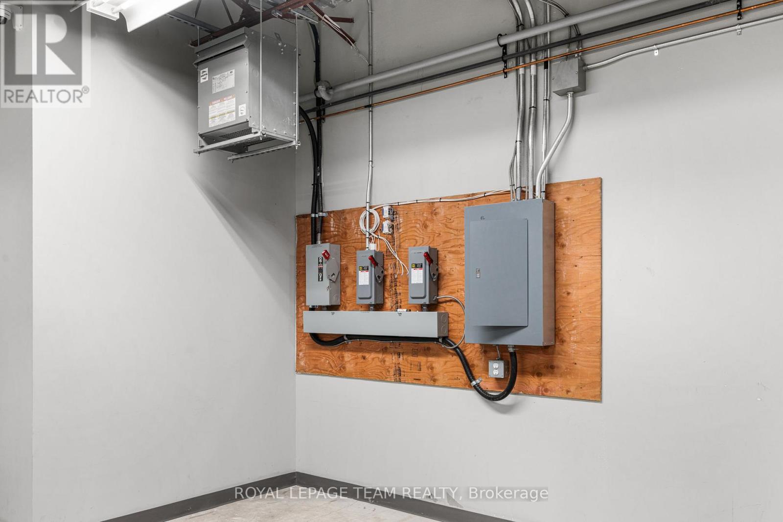 1392 Cyrville Road, Ottawa, Ontario  K1B 3L9 - Photo 11 - X12635872