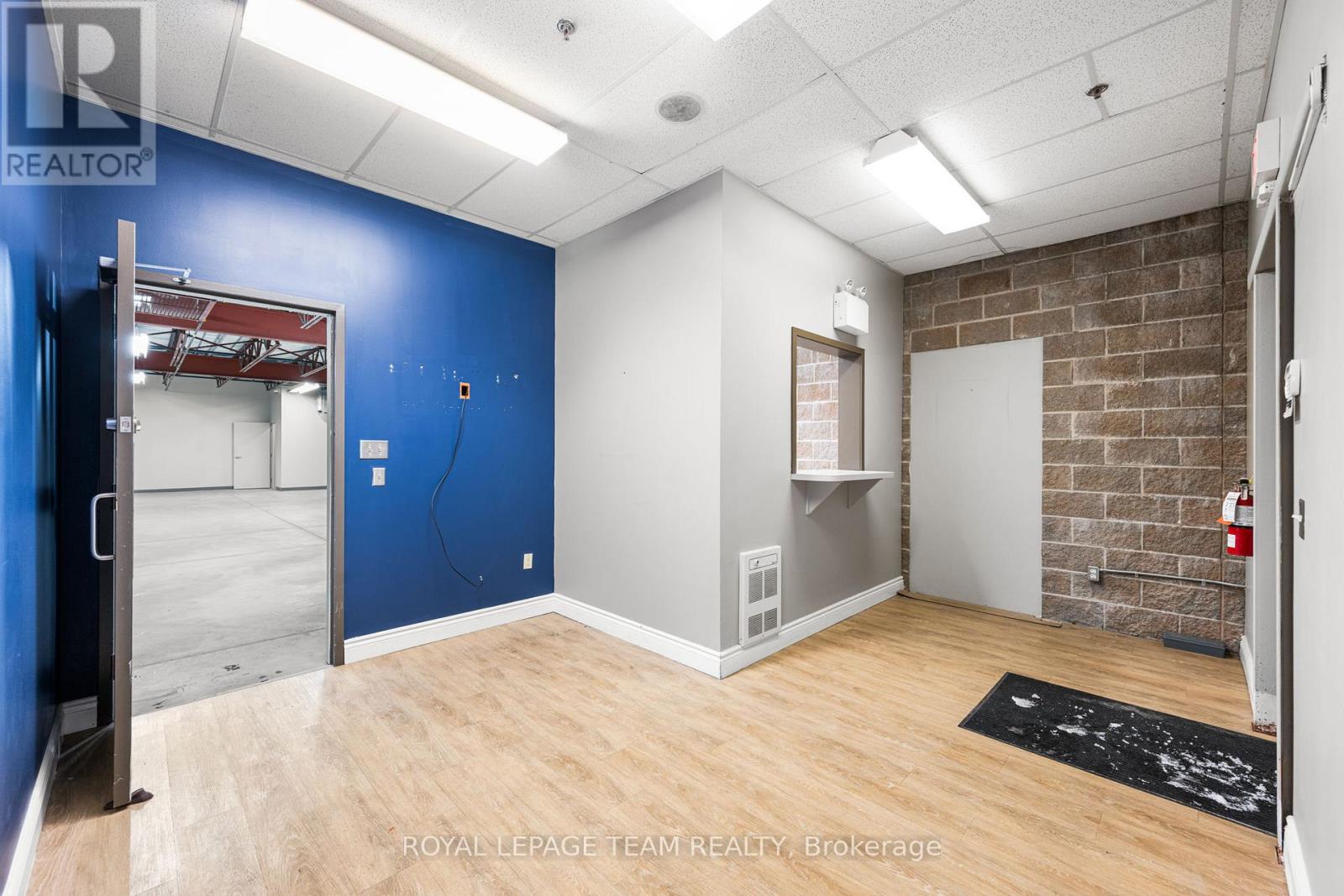 1392 Cyrville Road, Ottawa, Ontario  K1B 3L9 - Photo 3 - X12635872