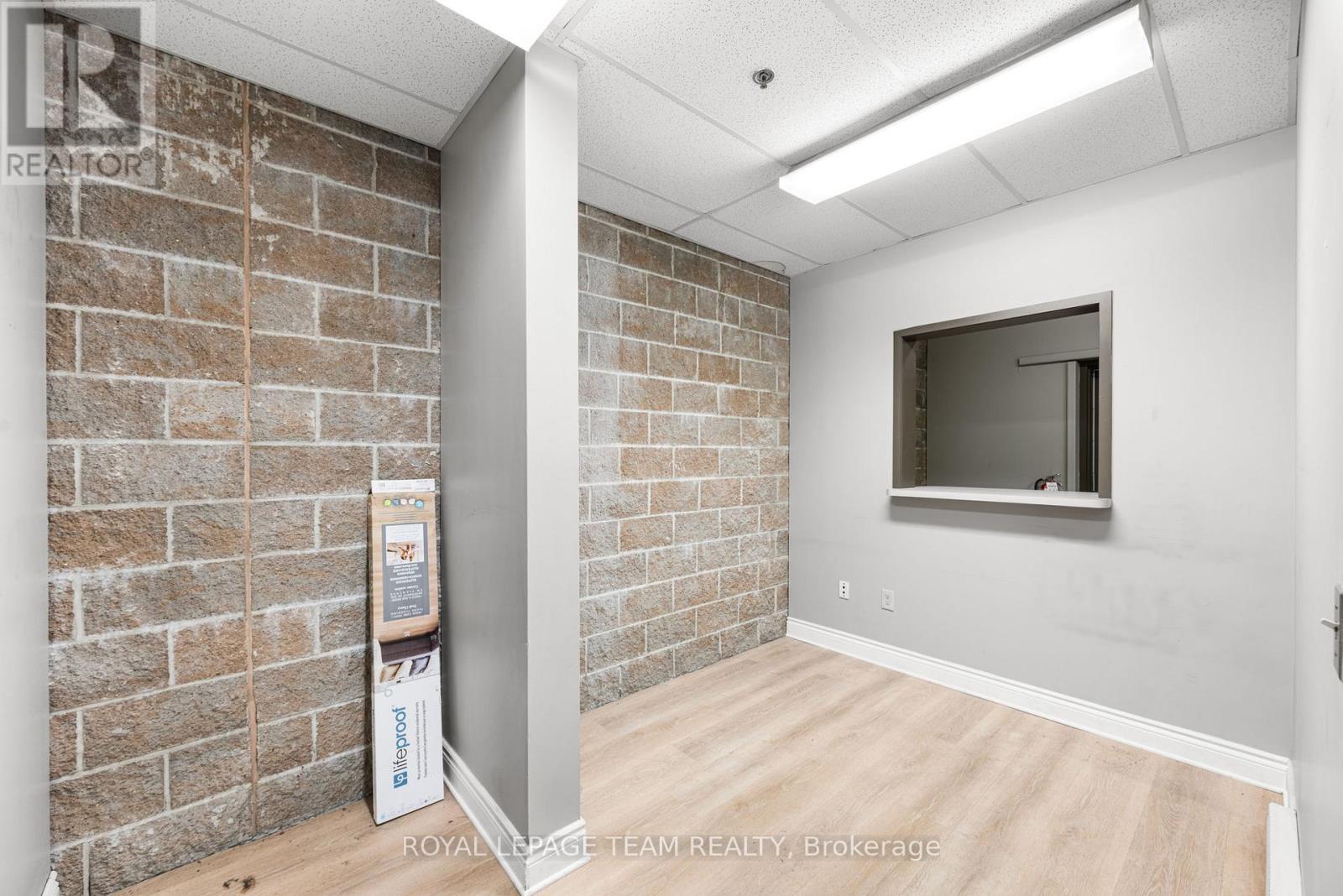 1392 Cyrville Road, Ottawa, Ontario  K1B 3L9 - Photo 4 - X12635872