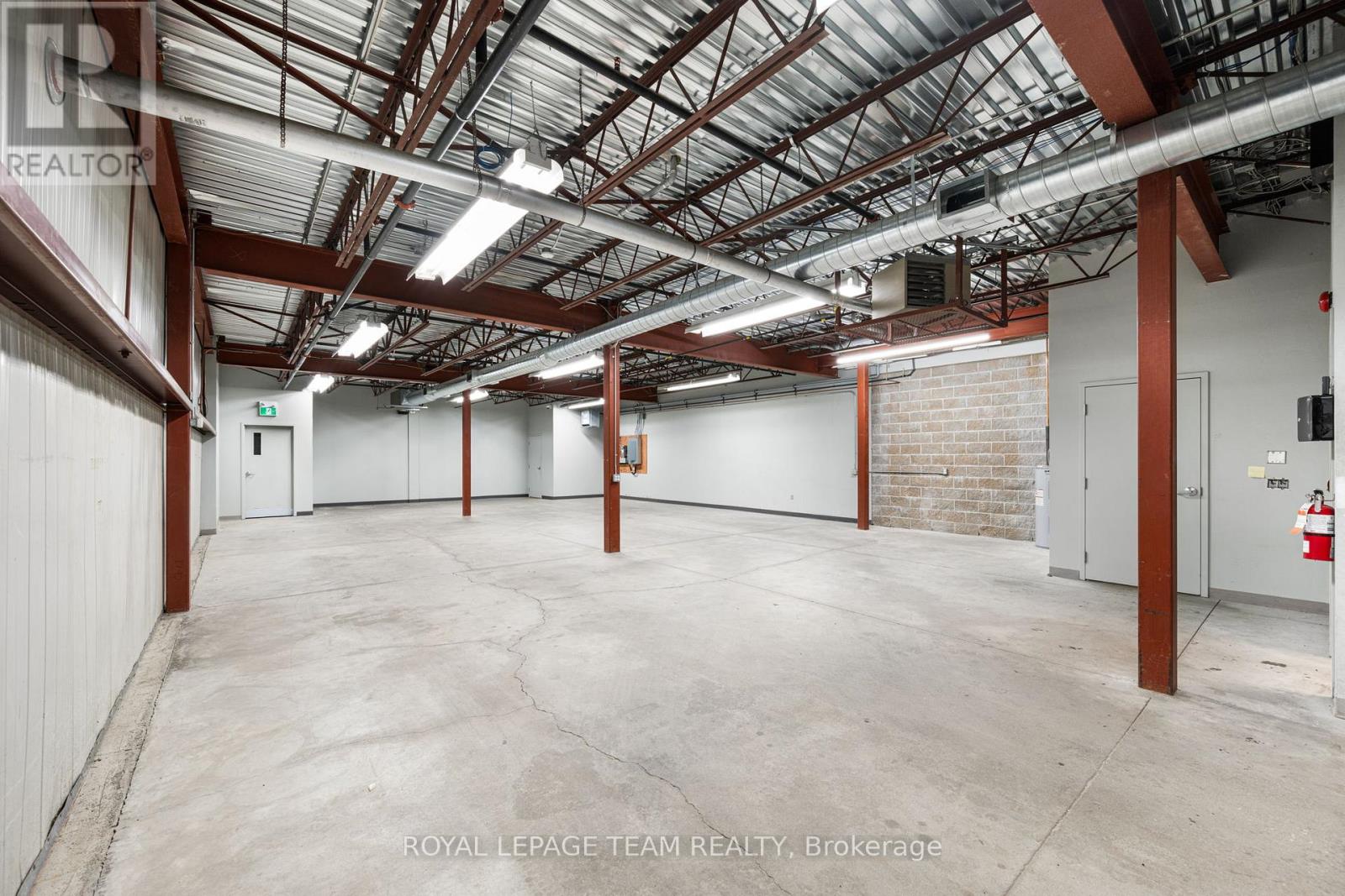 1392 Cyrville Road, Ottawa, Ontario  K1B 3L9 - Photo 6 - X12635872