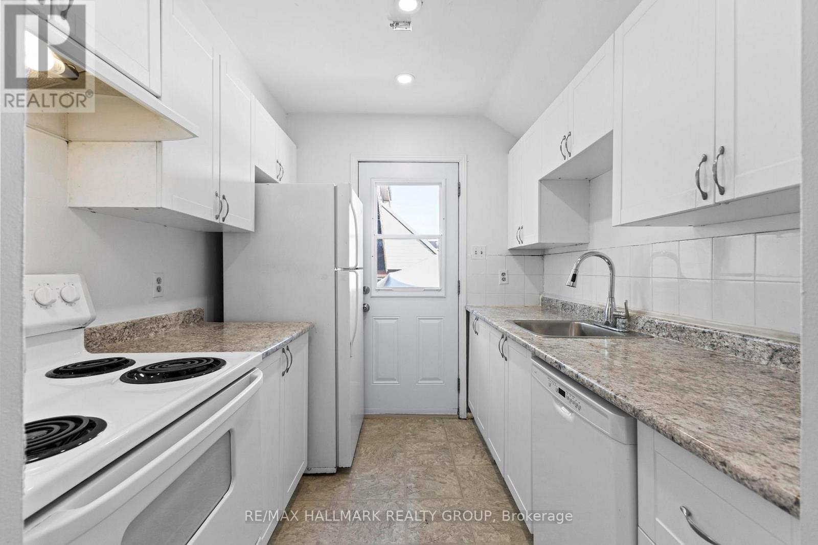 15b Woodvale Green, Ottawa, Ontario  K2G 4H1 - Photo 15 - X12635940