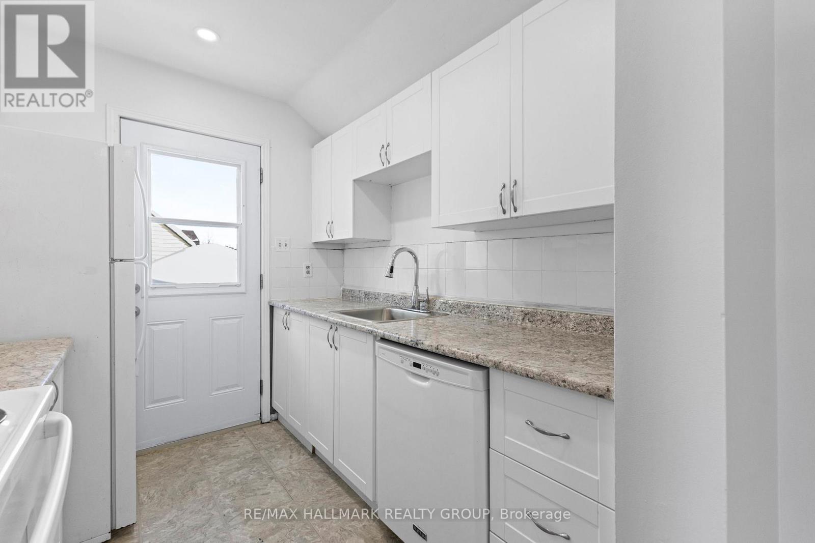 15b Woodvale Green, Ottawa, Ontario  K2G 4H1 - Photo 16 - X12635940