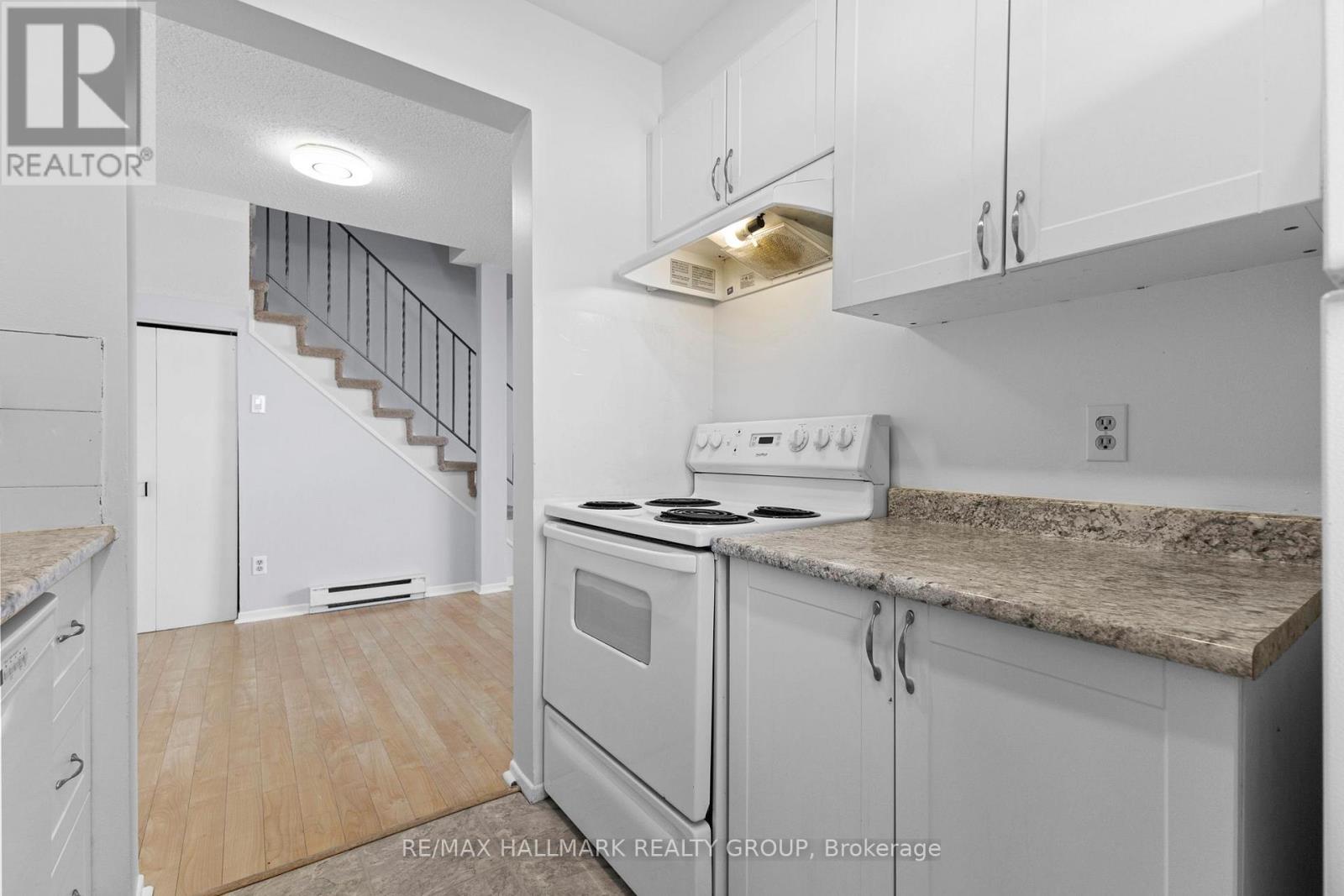 15b Woodvale Green, Ottawa, Ontario  K2G 4H1 - Photo 18 - X12635940