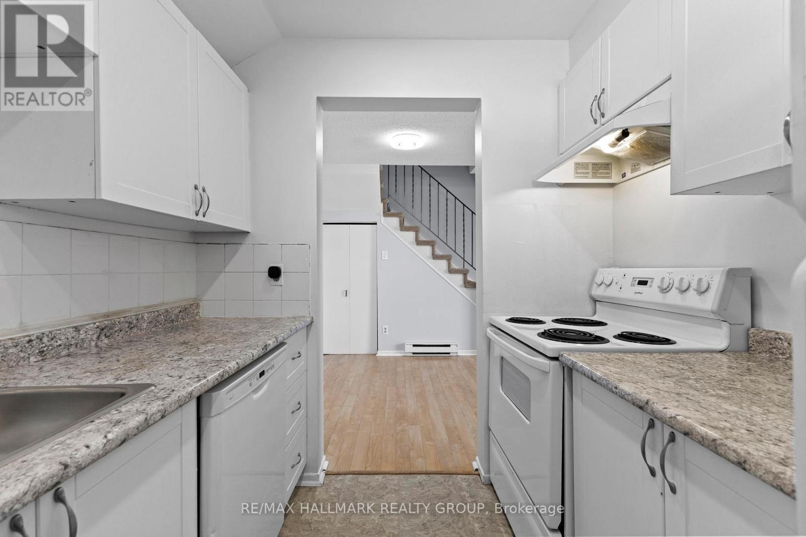 15b Woodvale Green, Ottawa, Ontario  K2G 4H1 - Photo 19 - X12635940