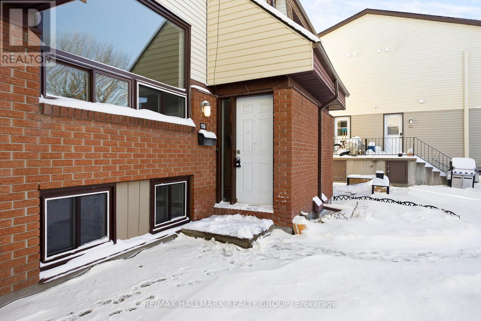 15b Woodvale Green, Ottawa, Ontario  K2G 4H1 - Photo 3 - X12635940
