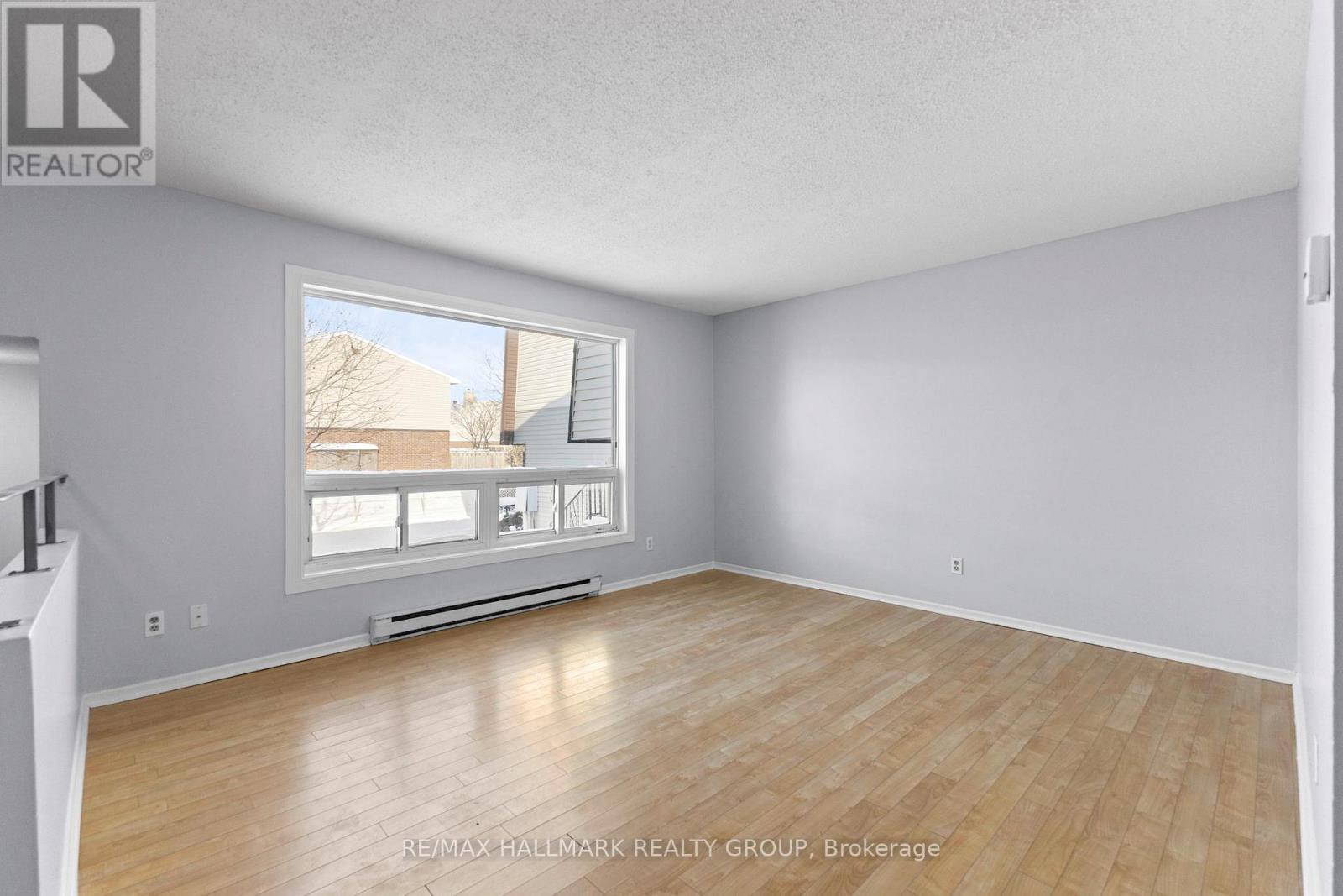 15b Woodvale Green, Ottawa, Ontario  K2G 4H1 - Photo 6 - X12635940