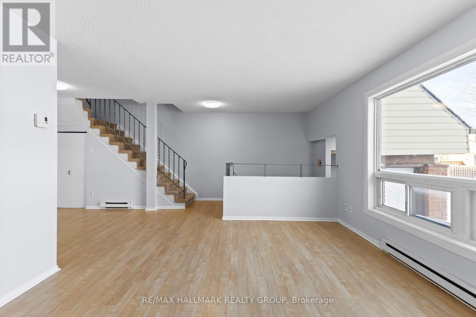 15b Woodvale Green, Ottawa, Ontario  K2G 4H1 - Photo 8 - X12635940