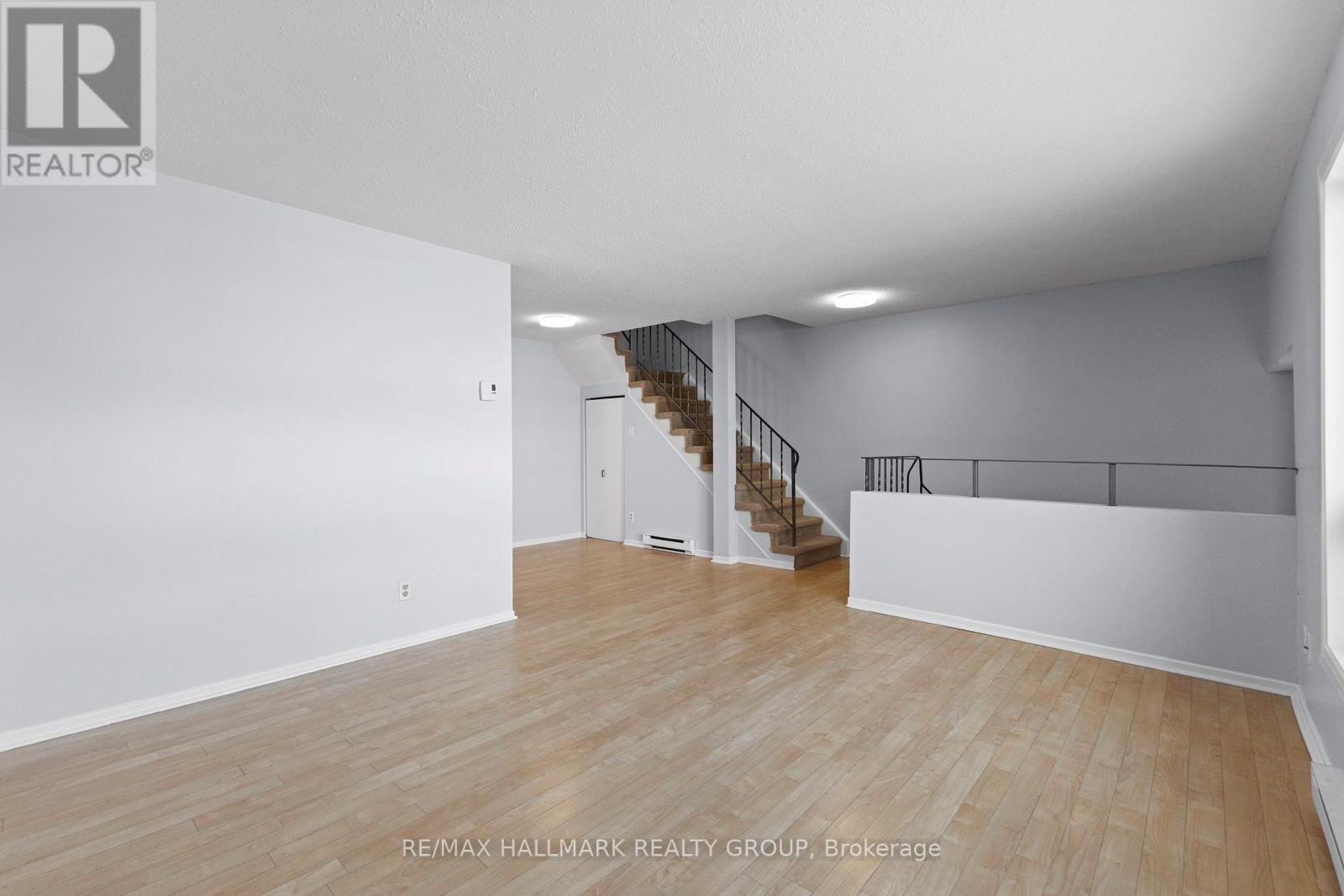 15b Woodvale Green, Ottawa, Ontario  K2G 4H1 - Photo 9 - X12635940