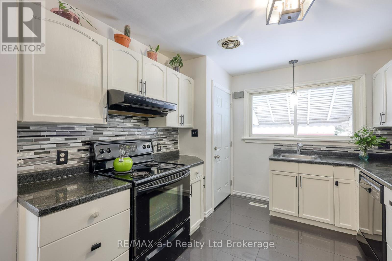 125 Beale Street, Woodstock, Ontario  N4S 6X8 - Photo 10 - X12635916