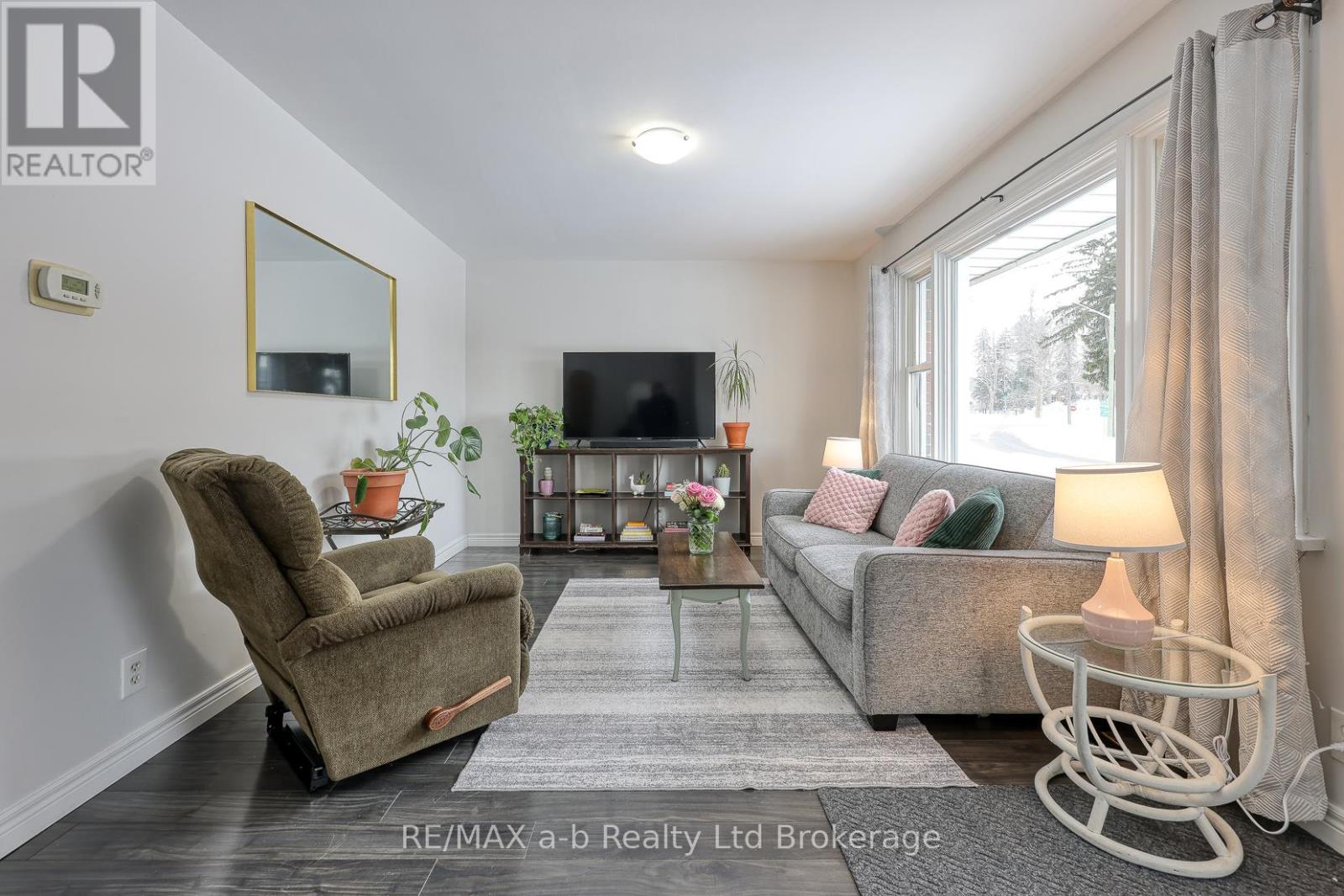 125 Beale Street, Woodstock, Ontario  N4S 6X8 - Photo 2 - X12635916