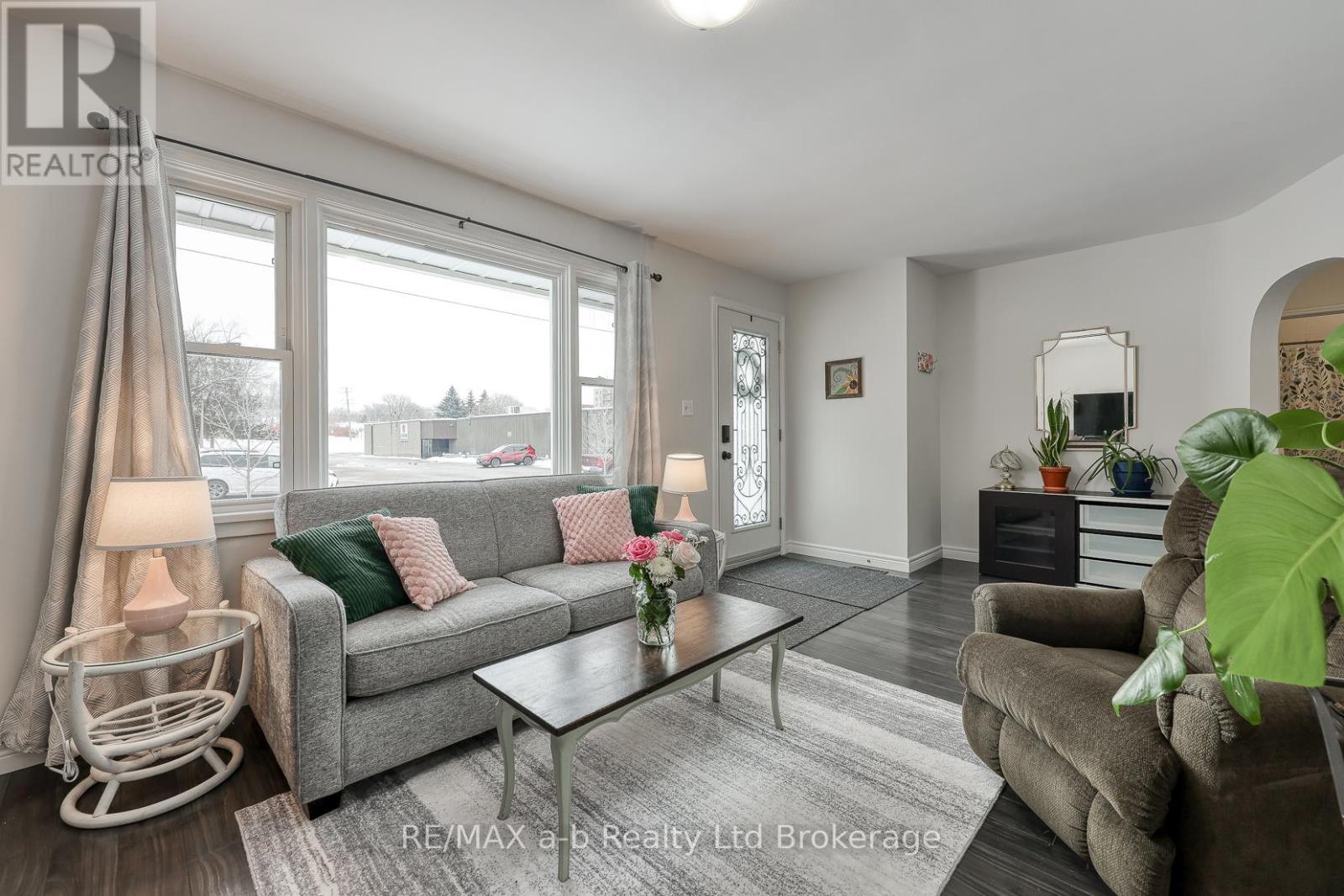 125 Beale Street, Woodstock, Ontario  N4S 6X8 - Photo 4 - X12635916