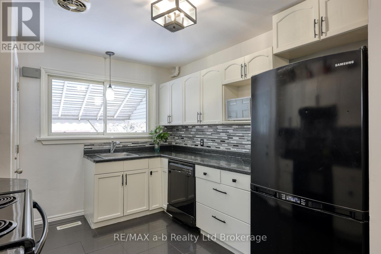 125 Beale Street, Woodstock, Ontario  N4S 6X8 - Photo 9 - X12635916