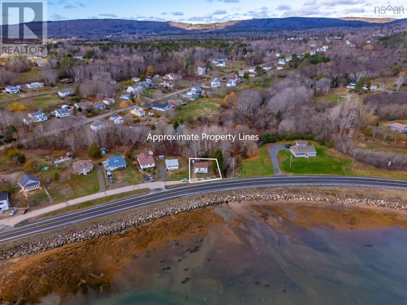 15 Shore Road, Digby, Nova Scotia  B0V 1A0 - Photo 2 - 202529483
