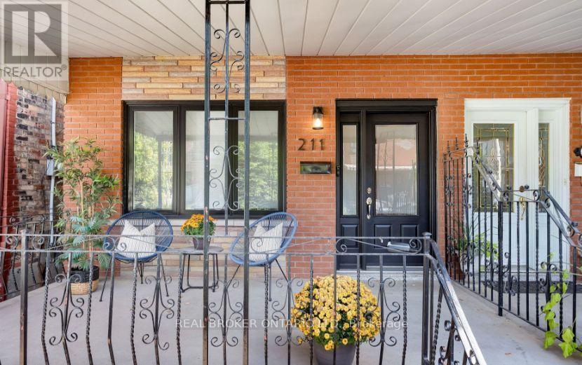 211 MARKHAM STREET, Toronto, Ontario